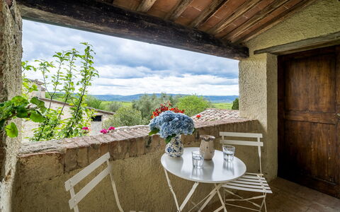 La Palazzina, Ville Di Corsano, Home And Pool: Parete, Vaso Di Fiori, Pianta Della Casa, Sedia, Biancheria, Agriturismo, Mobili Da Esterno, Villa, Balcone, Backyard