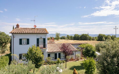 Villa Elena: Cielo, Costruzione, Casa, Zona Residenziale, Tetto, Casa, Arbusto, Villetta, Lotto