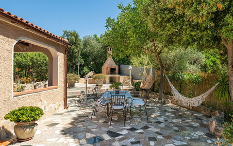Doxina: Mobilia, Flagstone, Mobili Da Esterno, Sedia, Giardino, Terrazza, Backyard, Piastrella, Landscaping, Vaso Di Fiori
