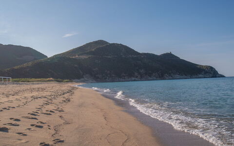 Doxina: Blu, Acqua, Corpo D'Acqua, Spiaggia, Costa, Costiera E Morfologie Oceanic, Mare, Orizzonte, Montagna, Promontorio