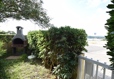 Casa Gavina 2 Seaside Alghero: Arbusto, Woody Impianto, Giardino, Shade, Landscaping, Hedge, Backyard, Recinzione, Home Scherma, Sempreverde