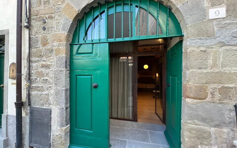 Maccari Suite: Proprietà, Costruzione, Porta, Finestra, Legna, Casa, Porta A Casa, Facciata, Muratura