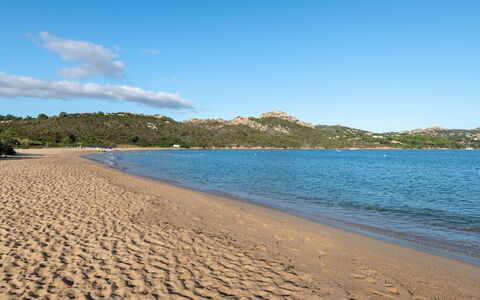 Casa Faro Green Village Sardegna: Acqua, Nube, Cielo, Risorse Idriche, Azzurro, Spiaggia, Albero, Paesaggio Naturale, Costiera E Morfologie Oceanic, Banca