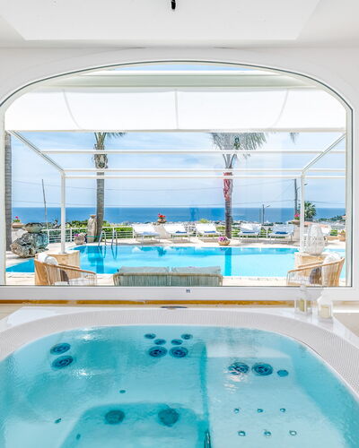 Villa Solemare: Ricorrere, Piscina, Hotel, Villa, Sedia, Resort Citta ', Località Balneare, Eco Hotel, Mobili Da Esterno, Attico