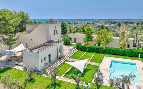Masseria Ceratonia: Zona Residenziale, Casa, Urban Design, Estate, Giardino, Prato, Landscaping, Sobborgo, Cortile, Dimora