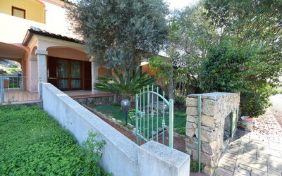 Casa Dell'Orto in the Centre of Agrustos