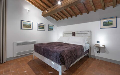 La Capanna, Borgo Campassini, Monteriggioni: Interior Design, Soffitto, Pavimento, Camera, Appartamento, Camera Da Letto, Letto, Cornice, Telaio Del Letto, Bedding