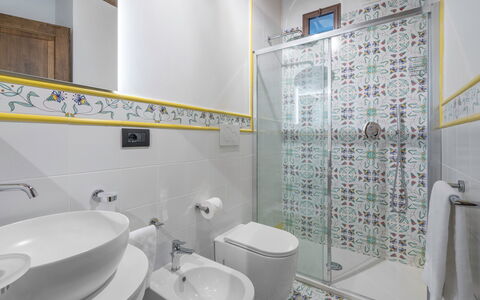 Le Torri, Borgo Campassini, Monteriggioni: Interior Design, Pavimentazione, Pavimento, Idraulico Fixture, Piastrella, Rubinetto, Bagno, Idraulico, Camera, Lavello