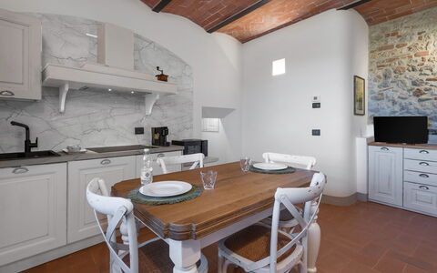 Il Borgo, Borgo Campassini, Monteriggioni: Interior Design, Parete, Mobilia, Pavimentazione, Cucina, Pavimento, Soffitto, Controsoffitto, Casa, Illuminazione