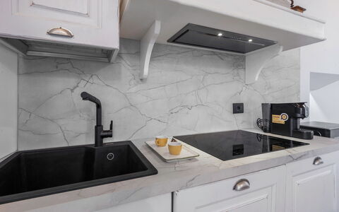 Il Borgo, Borgo Campassini, Monteriggioni: Cucina, Controsoffitto, Interior Design, Rubinetto, Lavello, Idraulico Fixture, Elettrodomestico Da Cucina, Casa, Lampada, Cabinetry