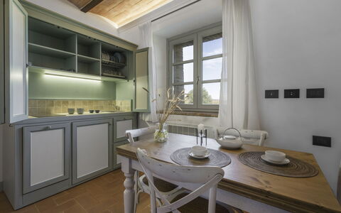 La Piazzetta, Borgo Campassini, Monteriggioni: Interior Design, Cucina, Mobilia, Soffitto, Pavimentazione, Controsoffitto, Cabinetry, Camera, Casa, Illuminazione