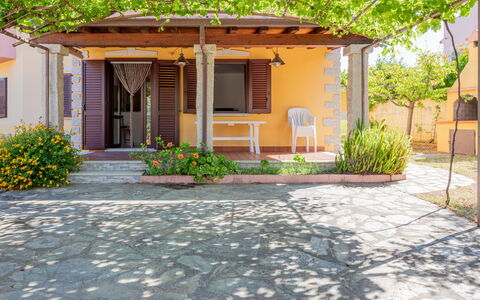 Remo: Shade, Porta, Vaso Di Fiori, Giardino, Pianta Della Casa, Flagstone, Struttura Esterna, Design, Landscaping, Cortile