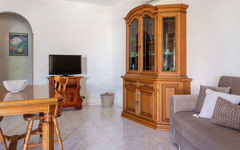 Remo: Mobilia, Interior Design, Pavimentazione, Legna, Pavimento, Camera, Soggiorno, Cabinetry, Illuminazione, Casa