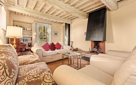 Terra Quercus: Mobilia, Interior Design, Pavimentazione, Divano, Parete, Pavimento, Camera, Legna, Soffitto, Soggiorno