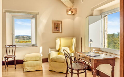 Terra Quercus: Mobilia, Parete, Interior Design, Camera, Pavimentazione, Casa, Illuminazione, Soffitto, Pavimento, Sedia