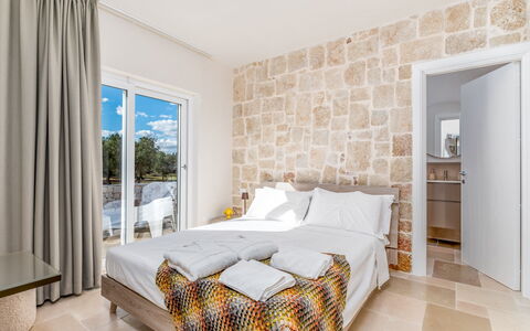 Trullo Brenda: Pavimento, Appartamento, Mobili Da Esterno, Ricorrere, Sedia, Piscina, Balcone, Hotel, Villa, Eco Hotel