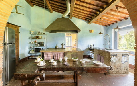 Podere Monti: Mobilia, Interior Design, Legna, Casa, Pavimentazione, Casa, Cucina, Tavolo, Soffitto, Sedia