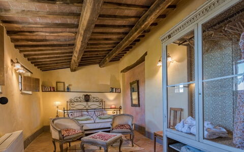 Prugnolo: Mobilia, Parete, Interior Design, Pavimentazione, Pavimento, Soffitto, Camera Da Letto, Illuminazione, Letto, Camera