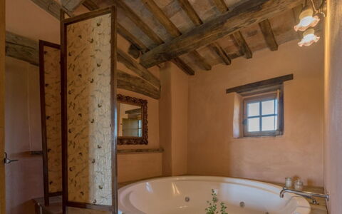 Prugnolo: Parete, Idraulico Fixture, Vasca Da Bagno, Interior Design, Pavimentazione, Soffitto, Pavimento, Bagno, Materiale Composito, Idraulico