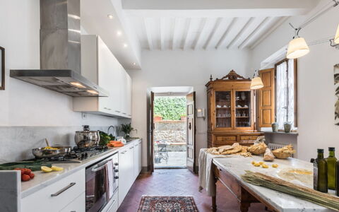 Villa Cerreta: Cucina, Mobilia, Casa, Controsoffitto, Pavimentazione, Interior Design, Elettrodomestico Da Cucina, Casa, Elettrodomestico, Illuminazione
