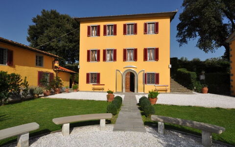Villa Cerreta: Facciata, Casa, Estate, Giardino, Prato, Cortile, Landscaping, Hacienda, Villa, Cortile