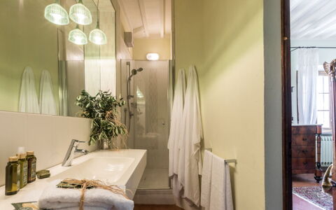 Villa Cerreta: Parete, Interior Design, Pavimentazione, Pavimento, Soffitto, Illuminazione, Casa, Lampada, Camera, Bagno