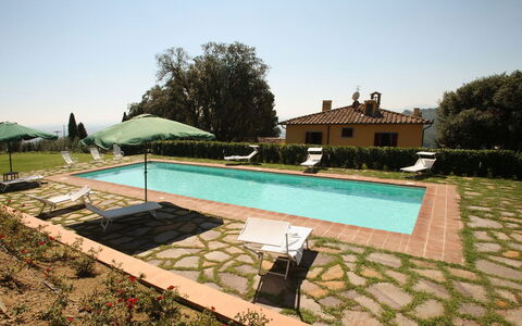 Villa Cerreta: Piscina, Mobili Da Esterno, Agriturismo, Ricorrere, Hacienda, Eco Hotel, Estate, Villa, Tavolo Esterno, Backyard