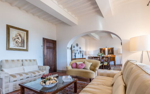 Villa Cerreta: Mobilia, Interior Design, Parete, Pavimentazione, Divano, Legna, Pavimento, Soffitto, Camera, Soggiorno