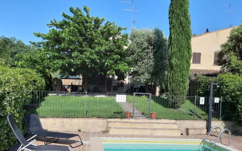 Il Bosco: Zona Residenziale, Arbusto, Piscina, Shade, Giardino, Hacienda, Backyard, Estate, Cortile