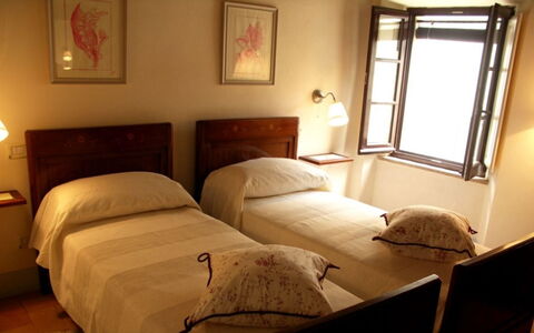 Borgo di Fighine: Letto, Camera Da Letto, Bedding, Mobilia, Lenzuolo, Parete, Interior Design, Legna, Pavimento, Pavimentazione