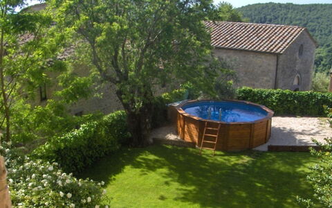 Borgo di Fighine: Arbusto, Giardino, Piscina, Backyard, Tempo Libero, Landscaping, Cortile, Eco Hotel, Mobili Da Esterno, Cortile
