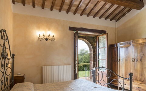 Podere Aurora: Parete, Mobilia, Interior Design, Soffitto, Camera Da Letto, Pavimento, Casa, Telaio Del Letto, Camera, Letto
