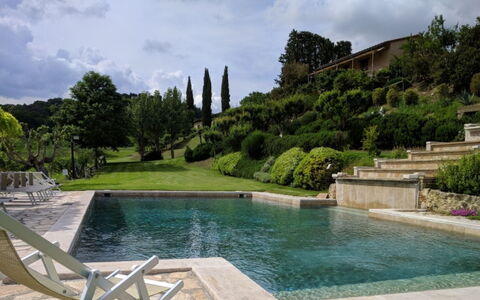 Podere della Bruciata: Piscina, Giardino, Giochi D'Acqua, Landscaping, Flagstone, Backyard, Ricorrere, Sempreverde, Cortile