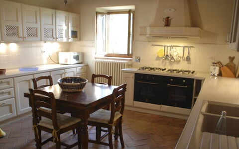 Magnolia e Camelia: Cucina, Mobilia, Elettrodomestico Da Cucina, Pavimentazione, Controsoffitto, Legna, Interior Design, Apparecchio Major, Cabinetry, Pavimento