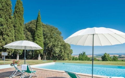 Il Tinaio: Shade, Piscina, Ombrello, Giardino, Landscaping, Villa, Eco Hotel, Mobili Da Esterno, Agriturismo