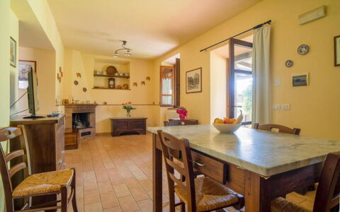 Podere dei Limoni: Mobilia, Interior Design, Pavimentazione, Legna, Tavolo, Cucina & Sala Da Pranzo Tavolo, Soffitto, Sala Da Pranzo, Pavimento, Sedia