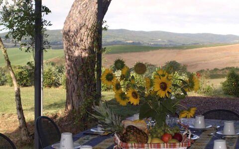 Santo Stefano: Mobilia, Tovaglia, Serveware, Cibo, Sedia, Prima Colazione, Dishware, Mobili Da Esterno, Piatto