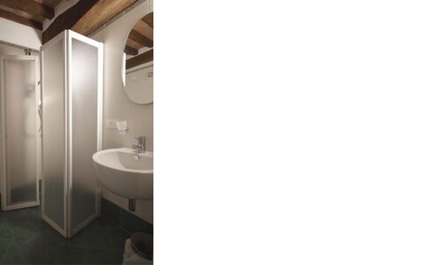 Santo Stefano: Parete, Interior Design, Pavimentazione, Pavimento, Bagno, Soffitto, Idraulico, Gabinetto, Idraulico Fixture, Bicchiere