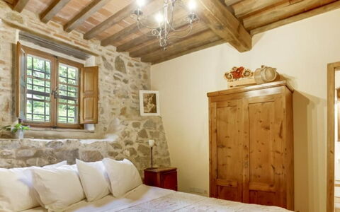 Mulino della Frateria: Mobilia, Legna, Interior Design, Soffitto, Pavimentazione, Letto, Camera Da Letto, Pavimento, Camera, Bedding