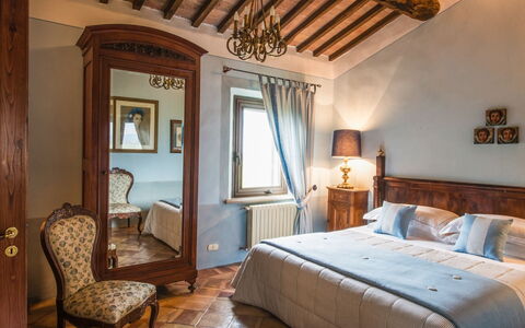 Villa Giuncheto: Mobilia, Interior Design, Parete, Camera Da Letto, Legna, Letto, Pavimentazione, Casa, Pavimento, Illuminazione