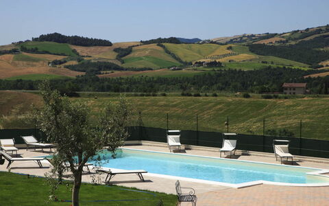 San Giuseppe Villa: Piscina, Mobili Da Esterno, Cortile, Villa, Hotel, Lettino, Balcone, Agriturismo, Eco Hotel, Pianta Della Casa