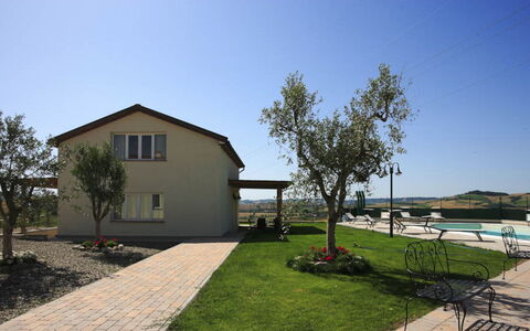San Giuseppe Villa: Casa, Casa, Zona Residenziale, Architettura, Lotto, Villetta, Estate, Giardino, Prato, Cortile