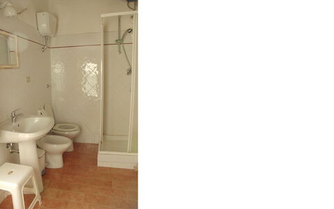 Casalunga: Idraulico Fixture, Pavimentazione, Pavimento, Lavandino Del Bagno, Bagno, Toilet Seat, Lavello, Gabinetto, Interior Design, Idraulico