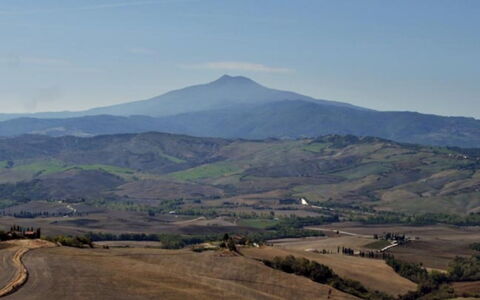 Case Belle: Geografia Montane, Montagna, Collina, Orizzonte, Highland, Ecoregione, Catena Montuosa, Pascolo, Paesaggio, Terreno