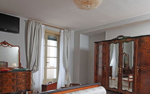 Villa Garda: Mobilia, Interior Design, Legna, Pavimentazione, Camera Da Letto, Camera, Illuminazione, Pavimento, Letto, Cornice