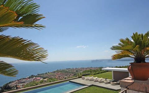 Villa Garda: Mare, Costiera E Morfologie Oceanic, Zona Residenziale, Costa, Oceano, Ricorrere, Estate, Eco Hotel, Resort Citta ', Piscina