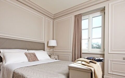 Villa Garda: Interior Design, Mobilia, Camera Da Letto, Letto, Legna, Lenzuolo, Casa, Bedding, Pavimentazione, Pavimento