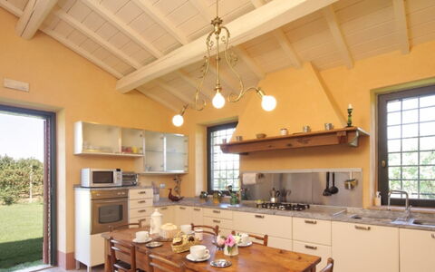 Bagnoletto: Interior Design, Mobilia, Pavimentazione, Legna, Casa, Soffitto, Lampada, Cucina, Pavimento, Illuminazione