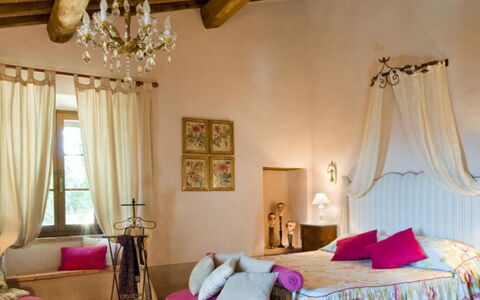 Villa Pipirelli: Mobilia, Interior Design, Letto, Biancheria, Camera Da Letto, Tavolo, Tessile, Camera, Lampada, Illuminazione