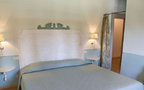 Villa Santa Virginia: Mobilia, Camera Da Letto, Lenzuolo, Biancheria, Pavimento, Bedding, Interior Design, Pavimentazione, Letto, Telaio Del Letto